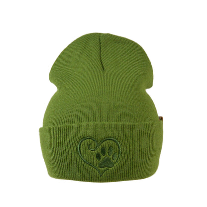 Frontansicht der Nijens Beanie Leonberg aus Acryl Grün mit umgeschlagenem Rand mit Pfote und Herz  Stickerei