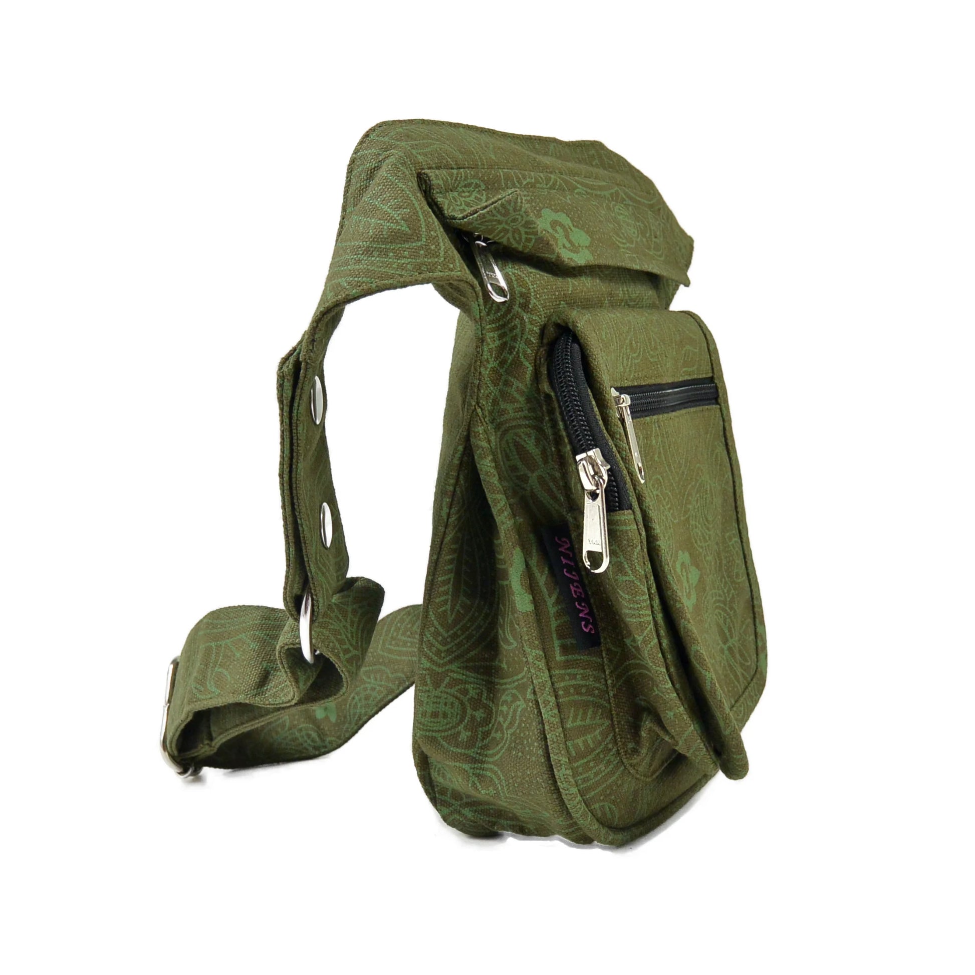 Seitliche Ansicht der Paris Ethno-Hüfttasche aus natürlicher Baumwolle Olivgrün – robust, nachhaltig und stilvoll