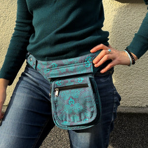 Nijens Paris Hüfttasche aus Baumwoll-Canvas mit türkisfarbenem Ethno-Muster, im Alltag als Bauchtasche getragen
