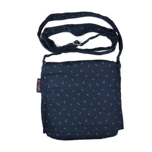 Kleine Umhängetasche aus dunkelblauer Baumwolle mit blauen Anker-Motiven – Stofftasche Chotu von Nijens