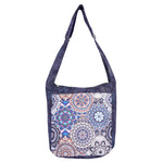 Violettfarbener Nijens Big Shopper aus Canvas mit mehrfarbigem Mandala-Muster und verstellbarem Schultergurt, Vorderansicht.