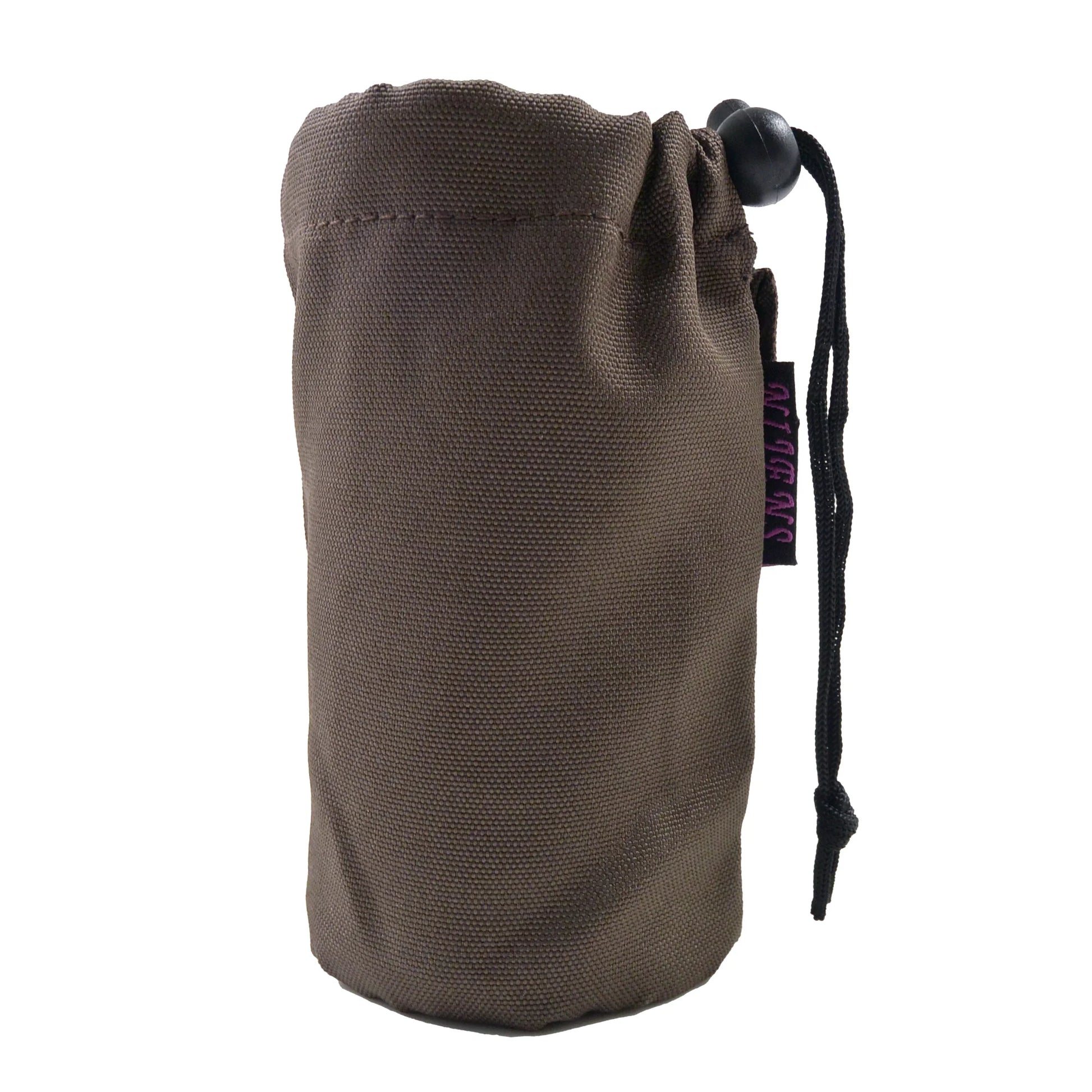 Flaschenbeutel aus Polyester, braun, mit zwei Gürtelschlaufen. Verschließbar mit einem Kordelzug.