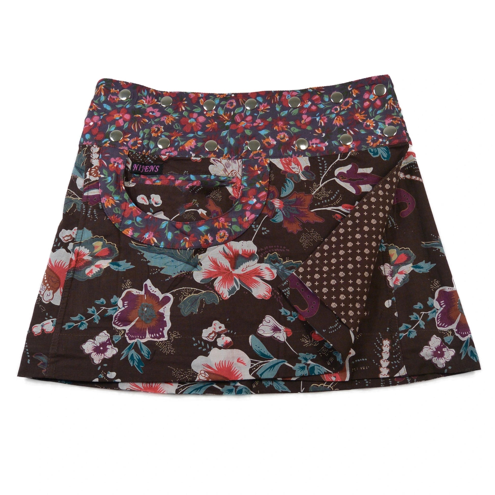 Zweite Wendeseite des Rocks mit großflächigem Blumenmuster auf braunem Grund und bunter Knopfleiste – ein lebendiger Look mit Vintage-Flair.