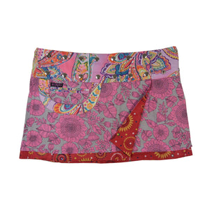 Wenderock aus Baumwolle mit Blumenmuster (Rosa, Blau) mit kleinem Einsteckfach vorne. Umfang ist einstellbar mit Druckknöpfen am Rockbund. Muster und Farbenmix.