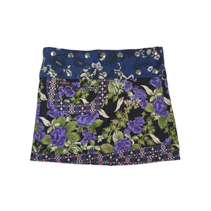 Sommerrock Baumwolle, Violett mit Blumenmuster und Tasche. Tragbar von zwei Seiten. Umfang ist einstellbar mit einer doppelten Druckknopfleiste.