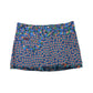Kurzer Wenderock mit floralem Muster in Blau und Rot sowie blauem Bund mit Ethno-Design
