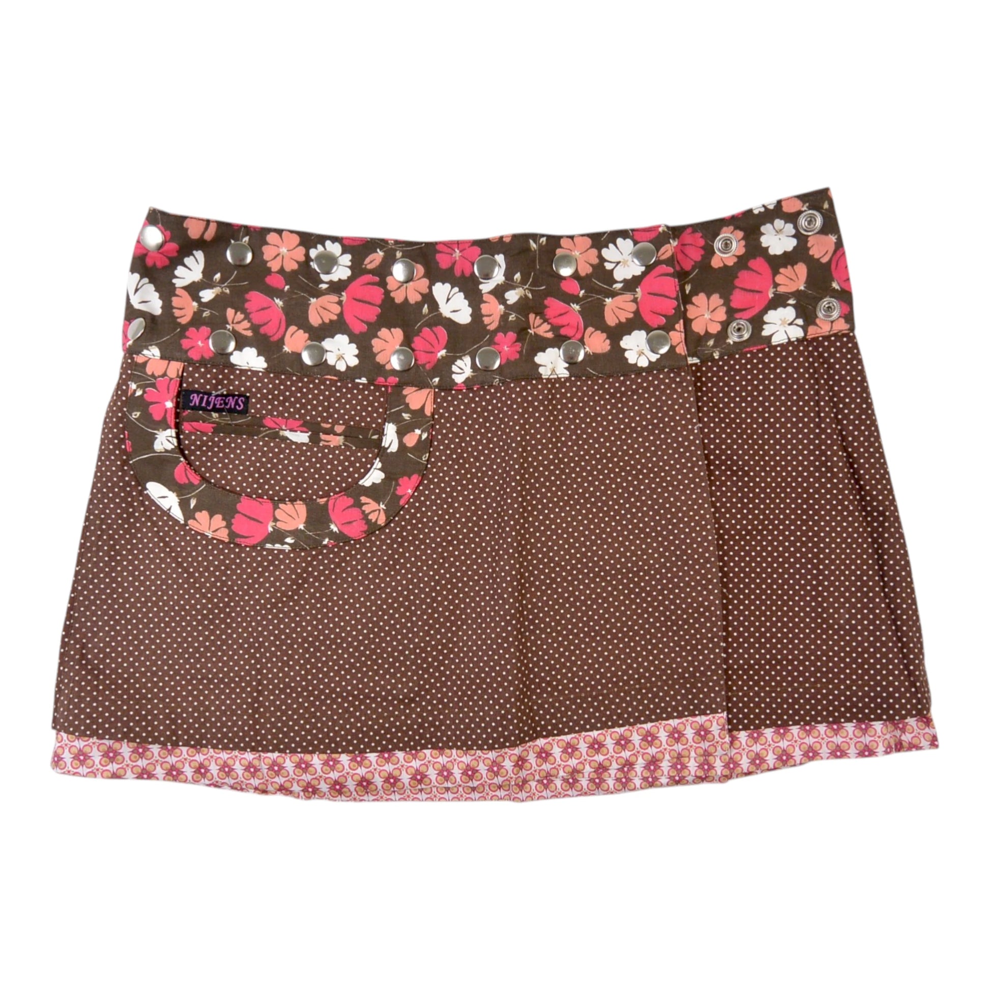 Minirock von Nijens in buntem Design mit Blumen, verspielter Eingrifftasche – rustikal und romantisch.