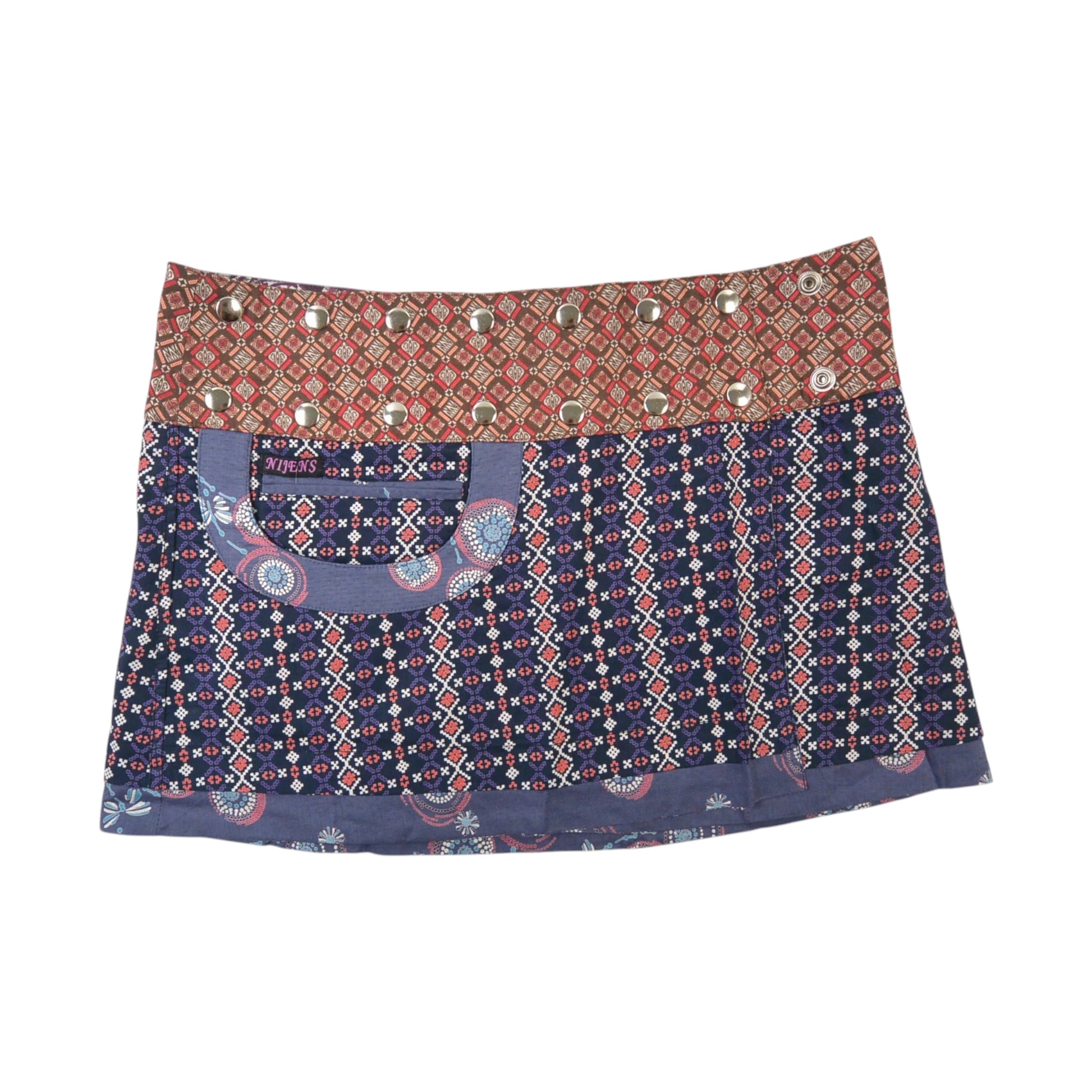 Kurzer Wenderock aus Bio-Baumwolle Lavendel mit floralem und ornamentalen Print, Rückseite.