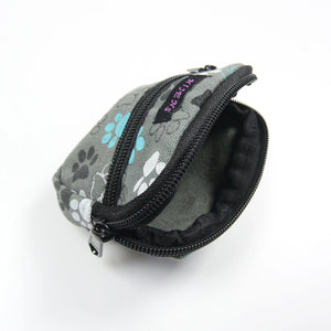 Kleine Beuteltasche mit Gürtelschlaufen Hundepfoten-Motiv