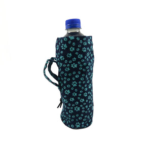 Nijens Tasche für Wasserflaschen 500 ml Beuteltasche (Stoff Pfoten-Motive in Teal) - Water Pouch 52