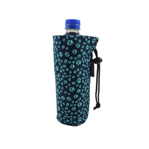 Nijens Tasche für Wasserflaschen 500 ml Beuteltasche (Stoff Pfoten-Motive in Teal) - Water Pouch 