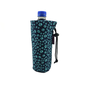 Nijens Tasche für Wasserflaschen 500 ml Beuteltasche (Stoff Pfoten-Motive in Teal) - Water Pouch
